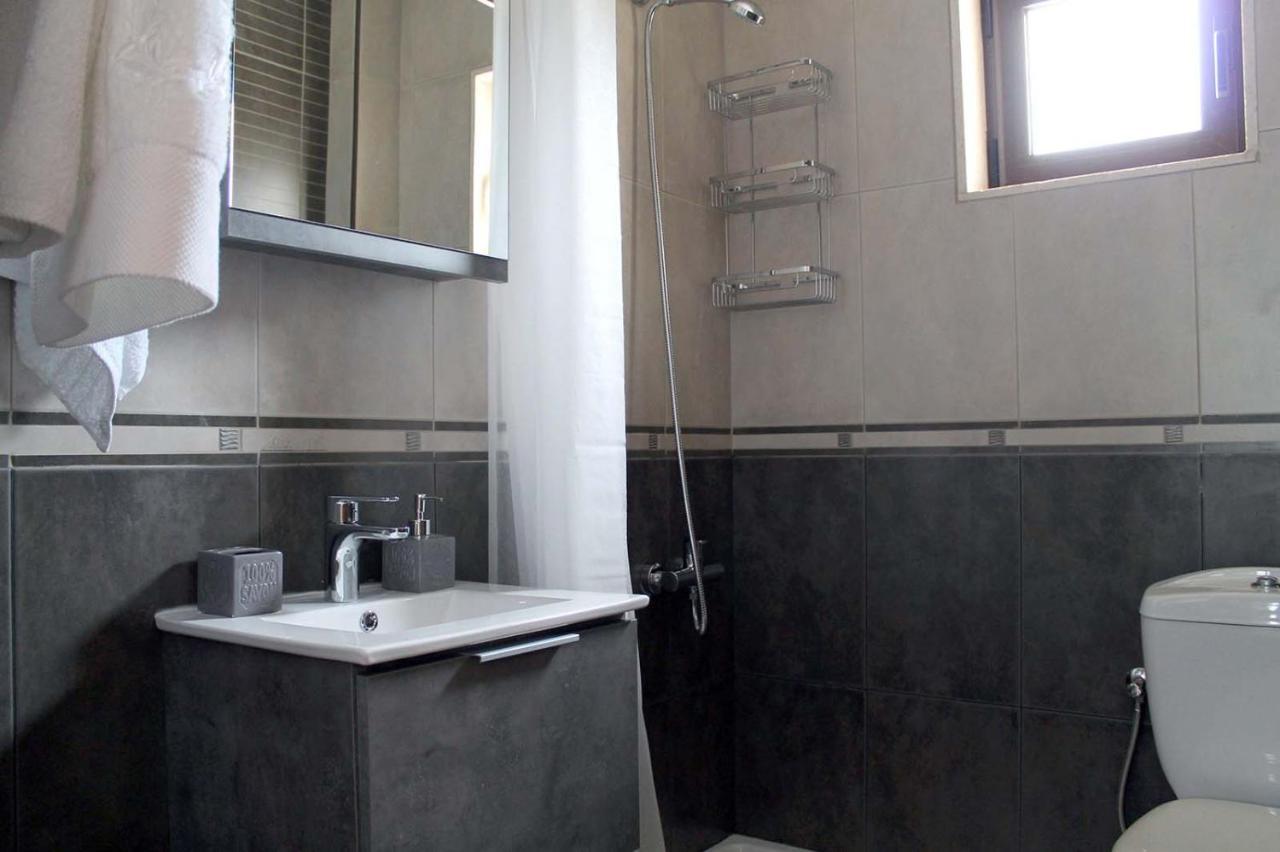 4 Bedroom Villa With Pool And Garden Néa Fókaia Dış mekan fotoğraf