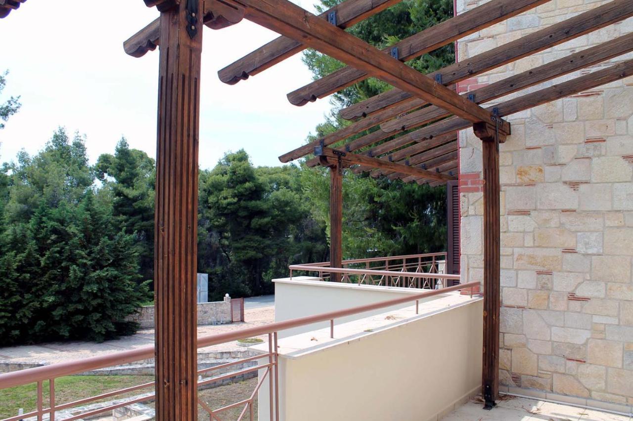 4 Bedroom Villa With Pool And Garden Néa Fókaia Dış mekan fotoğraf