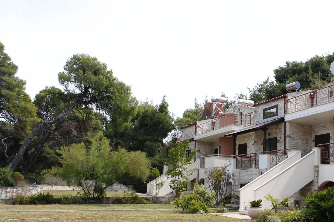 4 Bedroom Villa With Pool And Garden Néa Fókaia Dış mekan fotoğraf