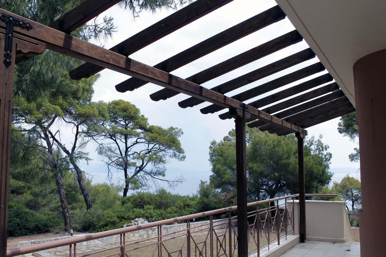 4 Bedroom Villa With Pool And Garden Néa Fókaia Dış mekan fotoğraf