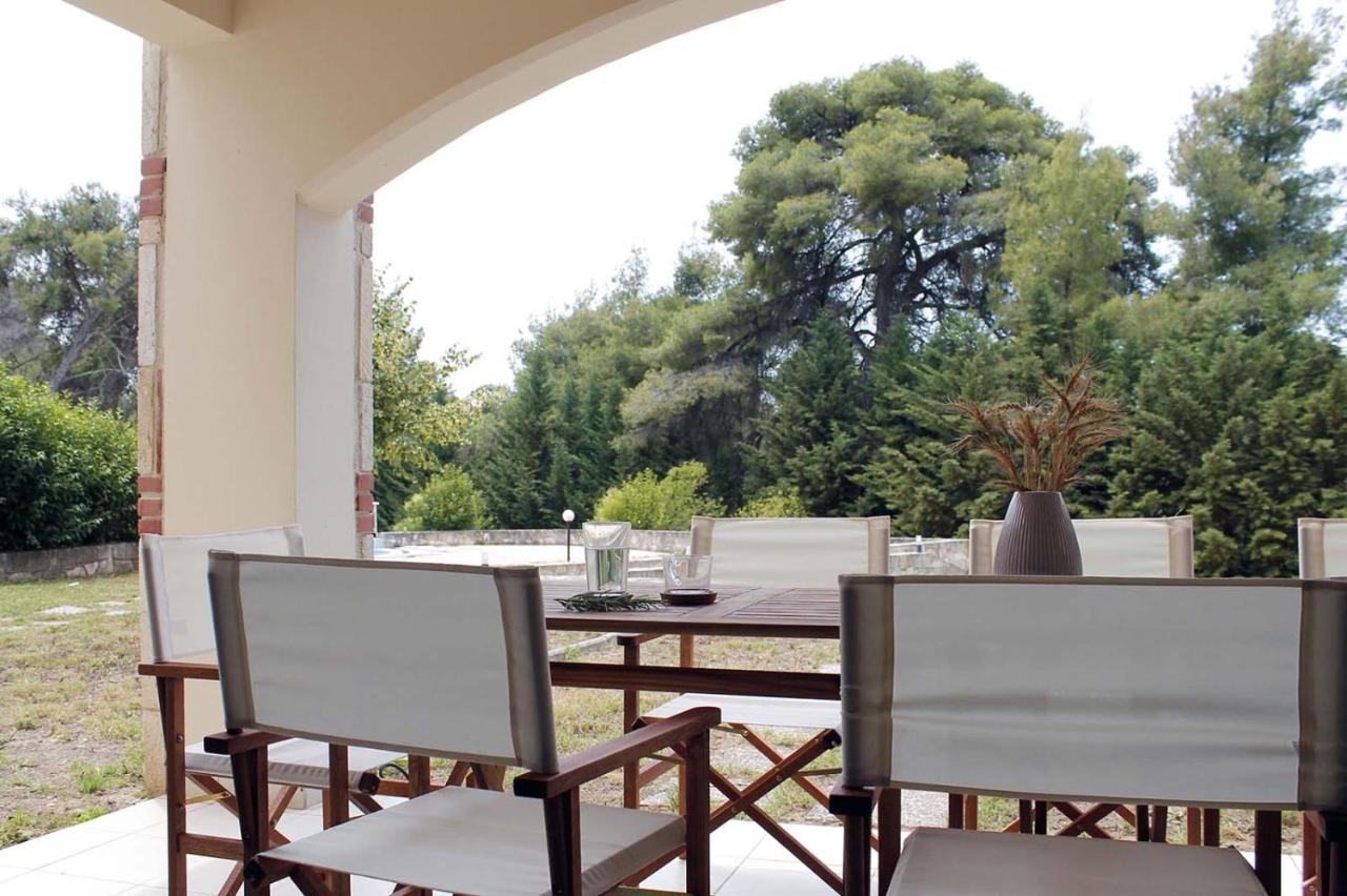 4 Bedroom Villa With Pool And Garden Néa Fókaia Dış mekan fotoğraf