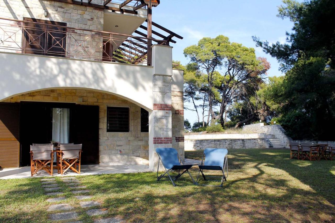 4 Bedroom Villa With Pool And Garden Néa Fókaia Dış mekan fotoğraf
